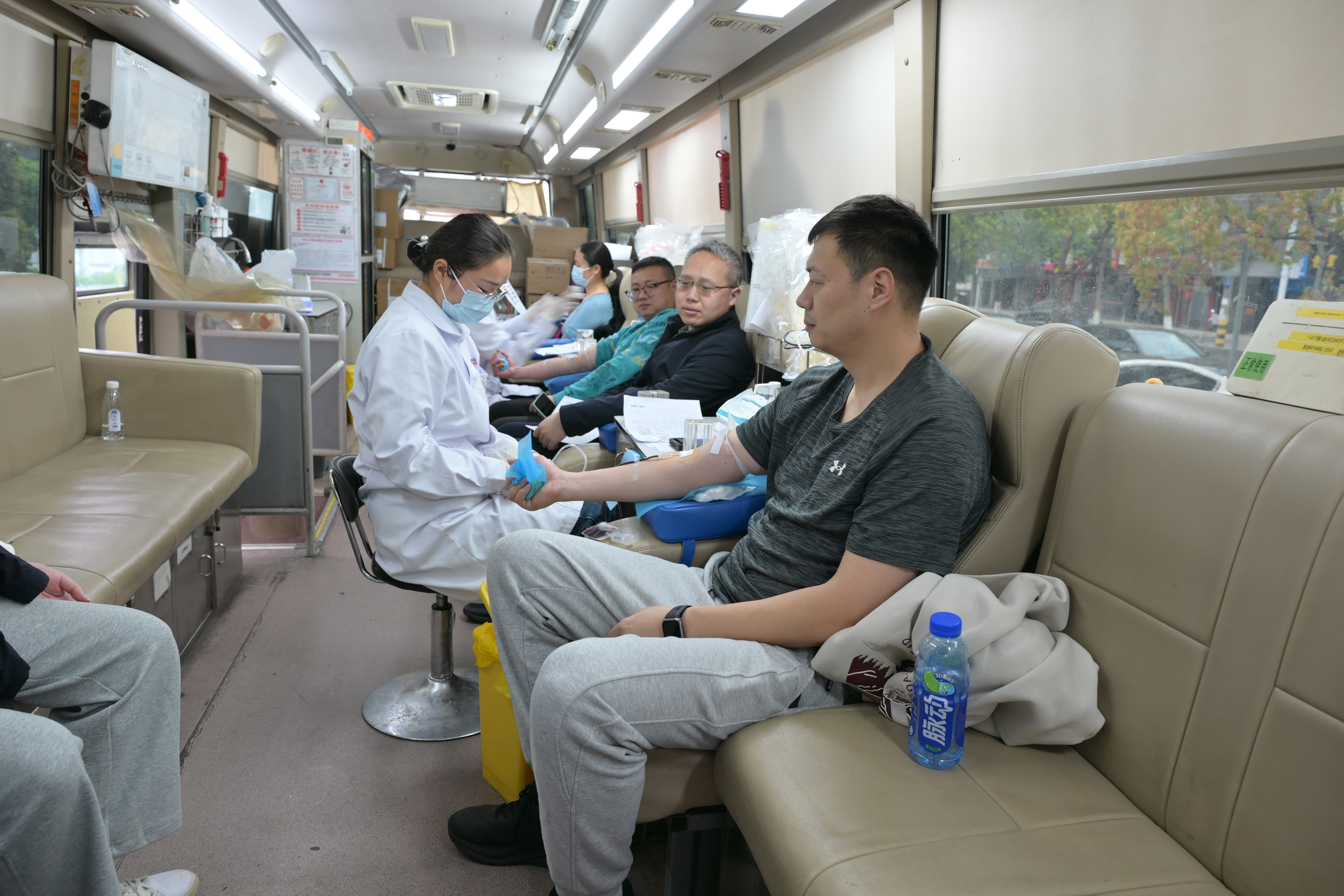 热血践初心 担当显本色 蔡甸区检察院干警积极参与无偿献血活动